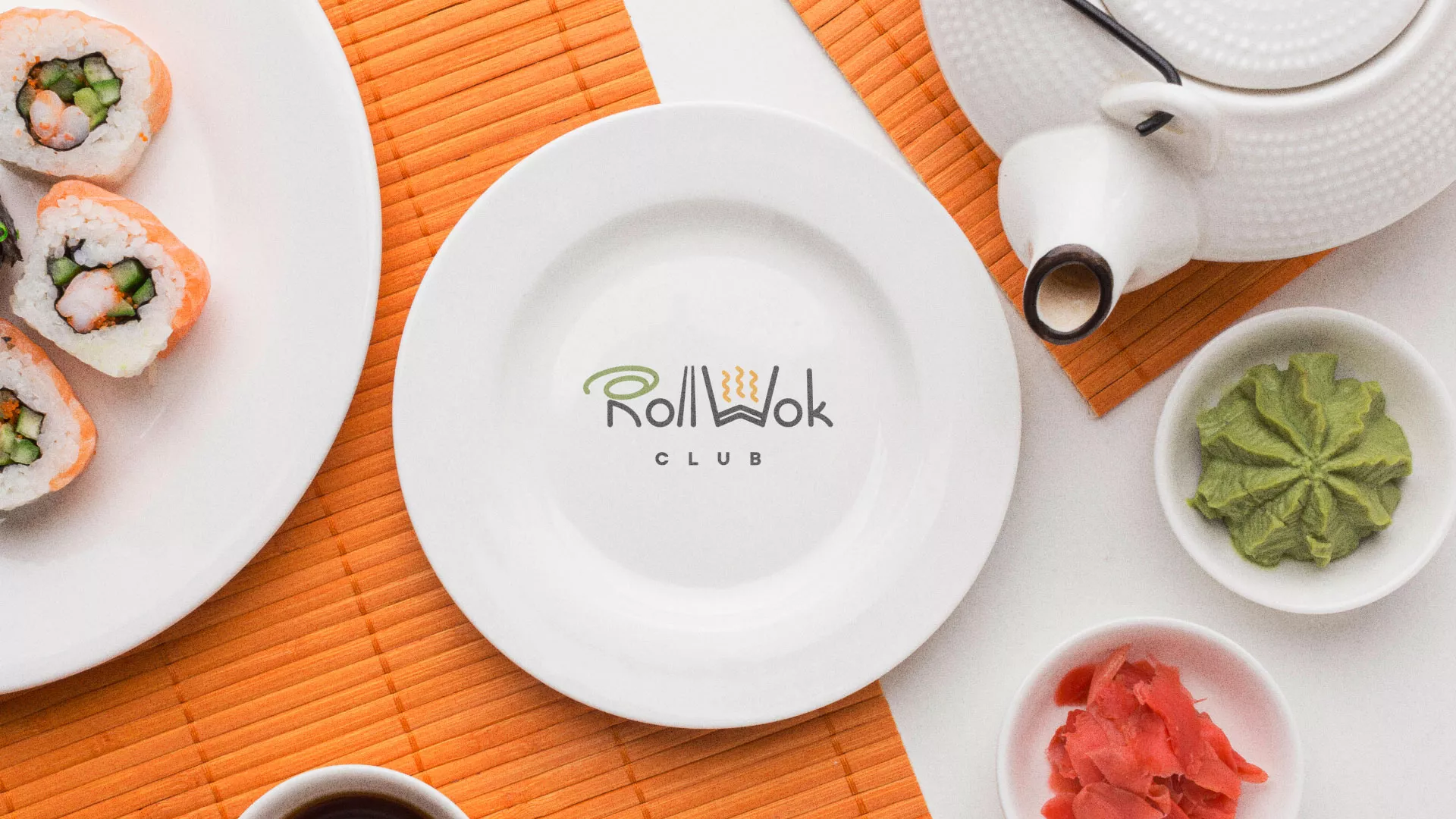 Разработка логотипа и фирменного стиля суши-бара «Roll Wok Club» в Амурске